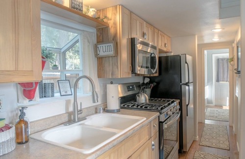 Leavenworth Cabin | Das Tree Haus 1 Bedroom Home by NW Comfy Cabins by RedAwning