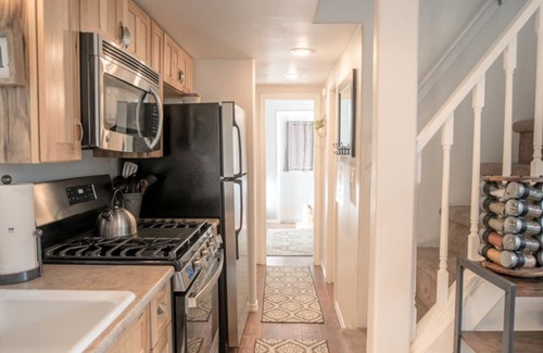 Leavenworth Cabin | Das Tree Haus 1 Bedroom Home by NW Comfy Cabins by RedAwning