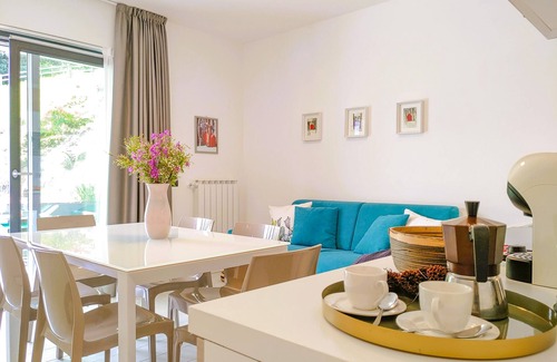 Dascio Apartment | Dascio Paradise Roof Terrace Holiday Apartment on the Lake with Pool