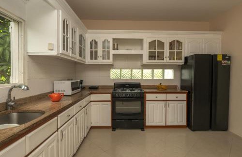 Oyster Pond Villa | Dawn Beach Estate - 3 bedroom Apartment Villa villa