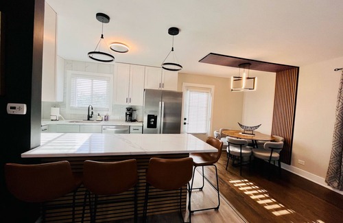 Glendale Heights House | Daydream: Spacious 5BR-2BA- Newly Remodeled!
