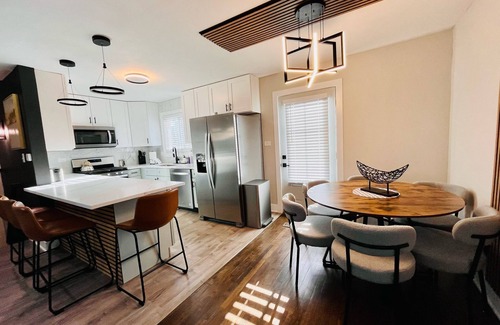 Glendale Heights House | Daydream: Spacious 5BR-2BA- Newly Remodeled!