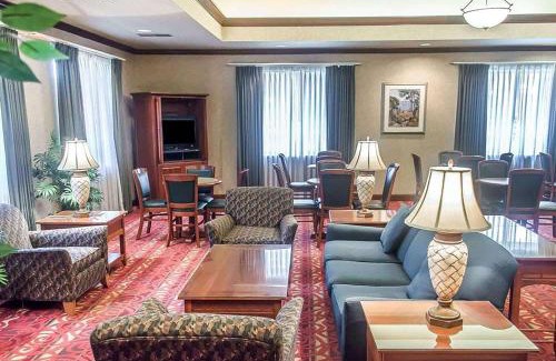Austintown Hotel | Days Inn by Wyndham Austintown