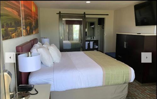 Bellville Hotel | Days Inn by Wyndham Bellville Mansfield