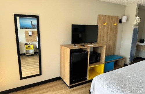 Cloverdale Hotel | Days Inn by Wyndham Cloverdale Greencastle