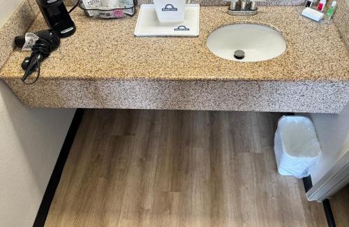 Cloverdale Hotel | Days Inn by Wyndham Cloverdale Greencastle