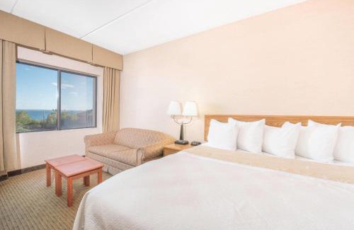 Endion Hotel | Days Inn by Wyndham Duluth Lakewalk