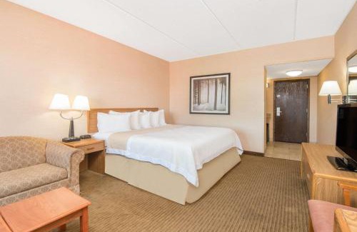 Endion Hotel | Days Inn by Wyndham Duluth Lakewalk