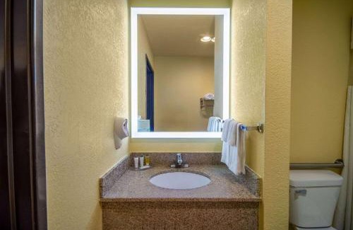 Evansdale Hotel | Days Inn by Wyndham Evansdale Waterloo