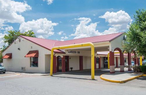 Allison Hotel | Days Inn by Wyndham Gallup