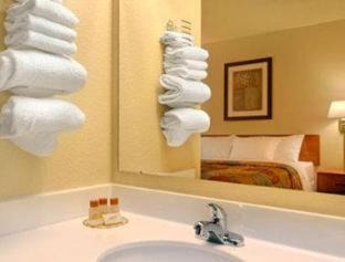 Iron Mountain Hotel | Days Inn by Wyndham Iron Mountain