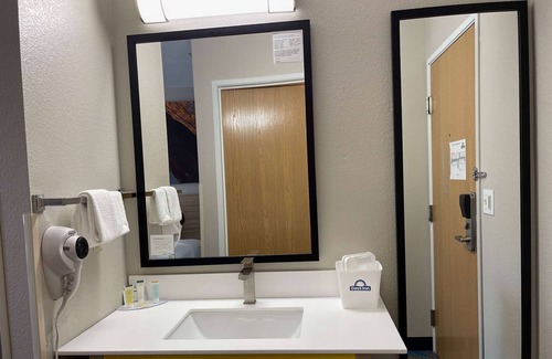 Imlay City Hotel | Days Inn by Wyndham Imlay City