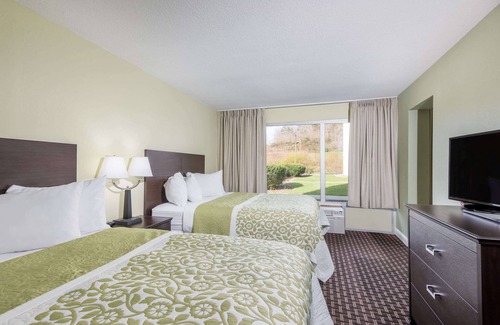 Jellico Hotel | Days Inn by Wyndham Jellico - Tennessee State Line