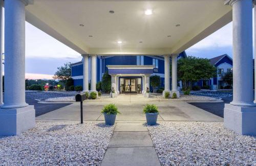 Louisburg Hotel | Days Inn by Wyndham Louisburg