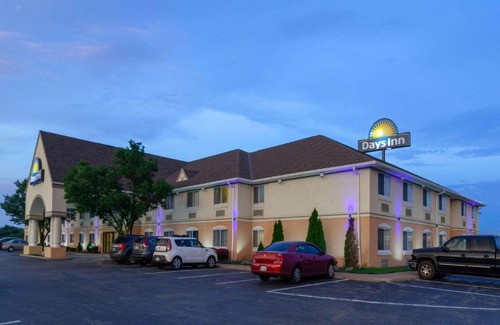 Milan Hotel | Days Inn by Wyndham Milan Sandusky South
