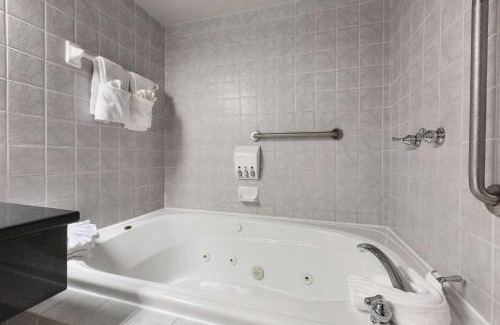 Ottawa Division Hotel | Days Inn by Wyndham Ottawa West