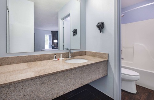 Northwest Pensacola Hotel | Days Inn by Wyndham Pensacola I-10