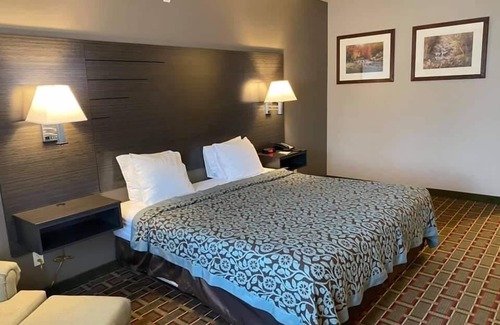 Pentwater Hotel | Days Inn by Wyndham Pentwater