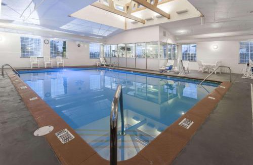 Pentwater Hotel | Days Inn by Wyndham Pentwater