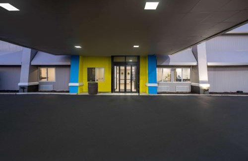 Pleasant Prairie Hotel | Days Inn by Wyndham Pleasant Prairie Kenosha