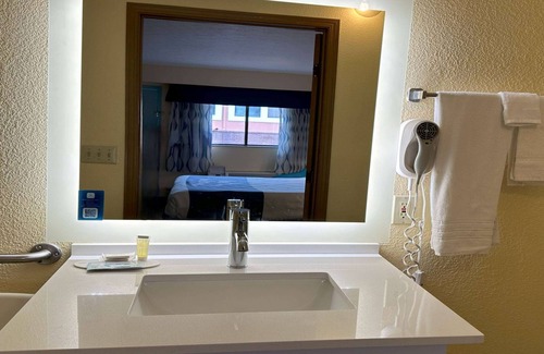 Mount Vernon Hotel | Days Inn by Wyndham Renfro Valley Mount Vernon