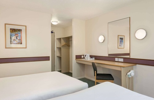 Ridgeway Hotel | Days Inn by Wyndham Sheffield M1