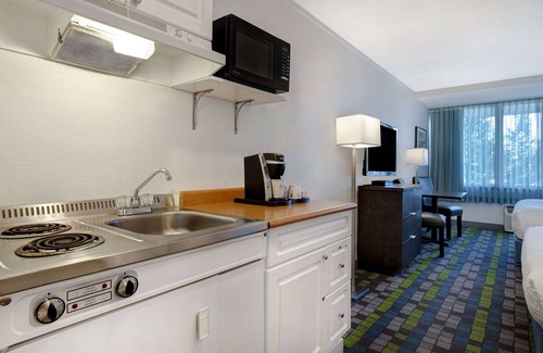 Sidney Hotel | Days Inn by Wyndham Victoria Airport Sidney
