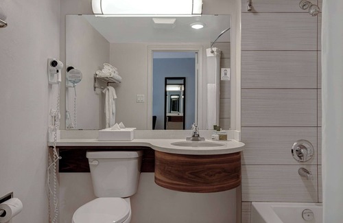 Sidney Hotel | Days Inn by Wyndham Victoria Airport Sidney