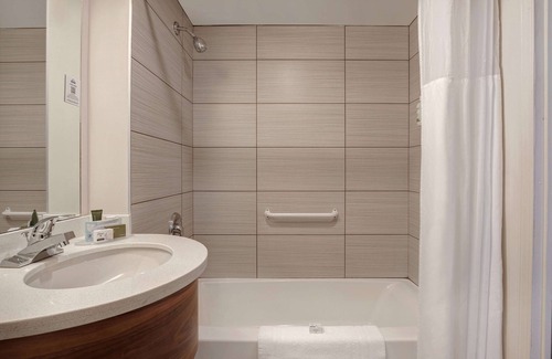Sidney Hotel | Days Inn by Wyndham Victoria Airport Sidney
