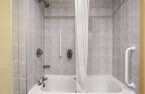 Bishopswood Hotel | Days Inn by Wyndham Watford Gap