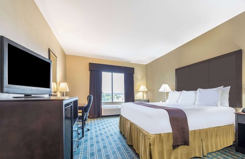Mineral Wells Hotel | Days Inn & Suites by Wyndham Mineral Wells