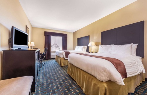 Mineral Wells Hotel | Days Inn & Suites by Wyndham Mineral Wells