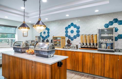 Sherwood Park Hotel | Days Inn & Suites by Wyndham Sherwood Park Edmonton