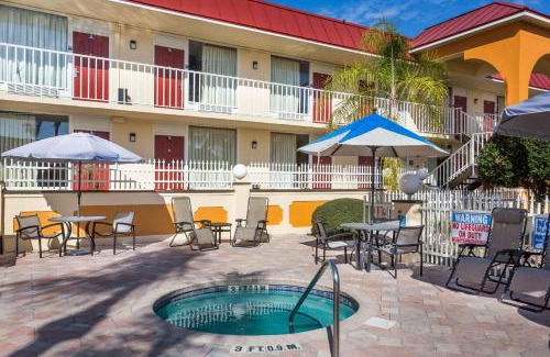 Bayonet Point Hotel | Days Inn & Suites by Wyndham Port Richey