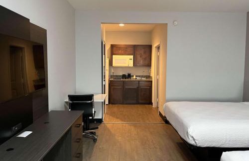 Gonzales Hotel | Days Inn & Suites by Wyndham Gonzales TX