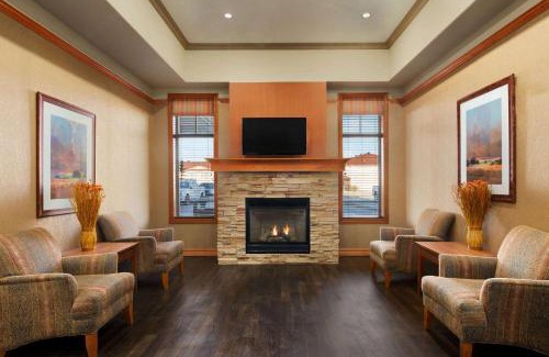 Leduc Hotel | Days Inn & Suites by Wyndham Edmonton Airport