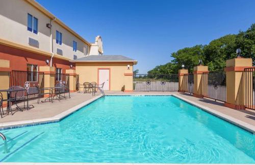 Marquez Hotel | Days Inn & Suites by Wyndham Marquez