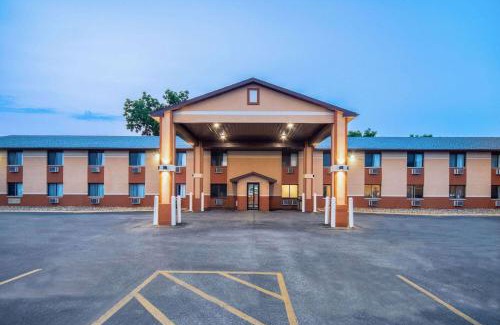 Waterloo Hotel | Days Inn & Suites by Wyndham Waterloo