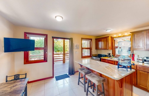Caye Caulker Cottage | Dazzling beach stay with a balcony - pool, bikes, canoes, grill, & dock access