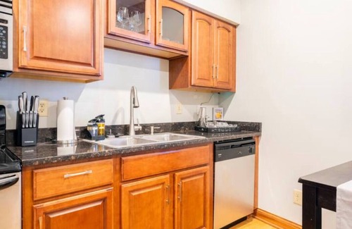University District House | Dazzling Townhouse near OSU & Downtown Columbus
