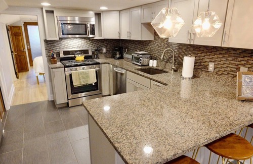 Near Northeast Apartment | DC Beckons Darling Apt Sleeps 4