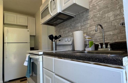 Jefferson Manor House | DC Suburb Home w/Parking | Near Metro & DC