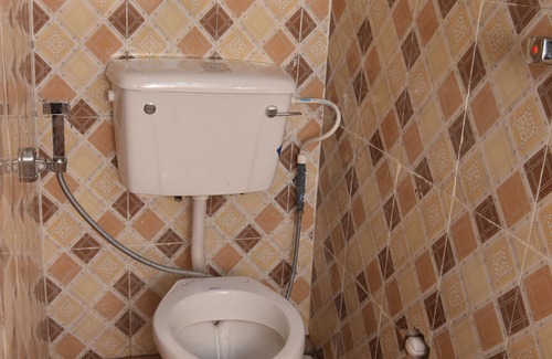 Port Harcourt Hotel | De'elites Pool Bar & Inn