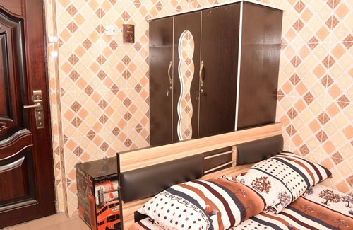 Port Harcourt Hotel | De'elites Pool Bar & Inn