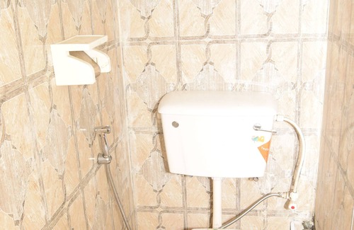 Port Harcourt Hotel | De'elites Pool Bar & Inn