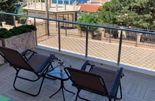 Karuc Apartment | De Lux apartment is on the first floor of Ema star apartments.