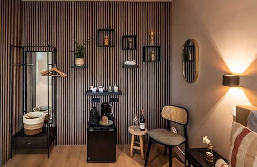 Amsterdam South Apartment | De Tulp Luxury in Leafy Amsterdam Zuid | Near Forest, Free Parking & Transit