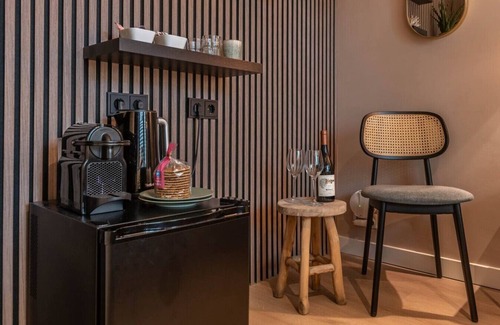 Amsterdam South Apartment | De Tulp Luxury in Leafy Amsterdam Zuid | Near Forest, Free Parking & Transit