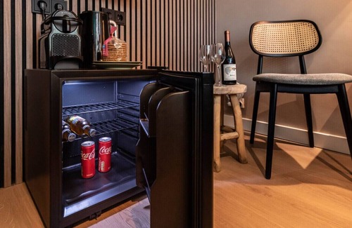 Amsterdam South Apartment | De Tulp Luxury in Leafy Amsterdam Zuid | Near Forest, Free Parking & Transit