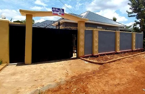 Jinja House | DE VIP GUEST HOUSE